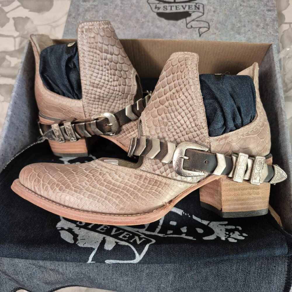 Blade Taupe Croco Size 8 Freebird by Steven NWT